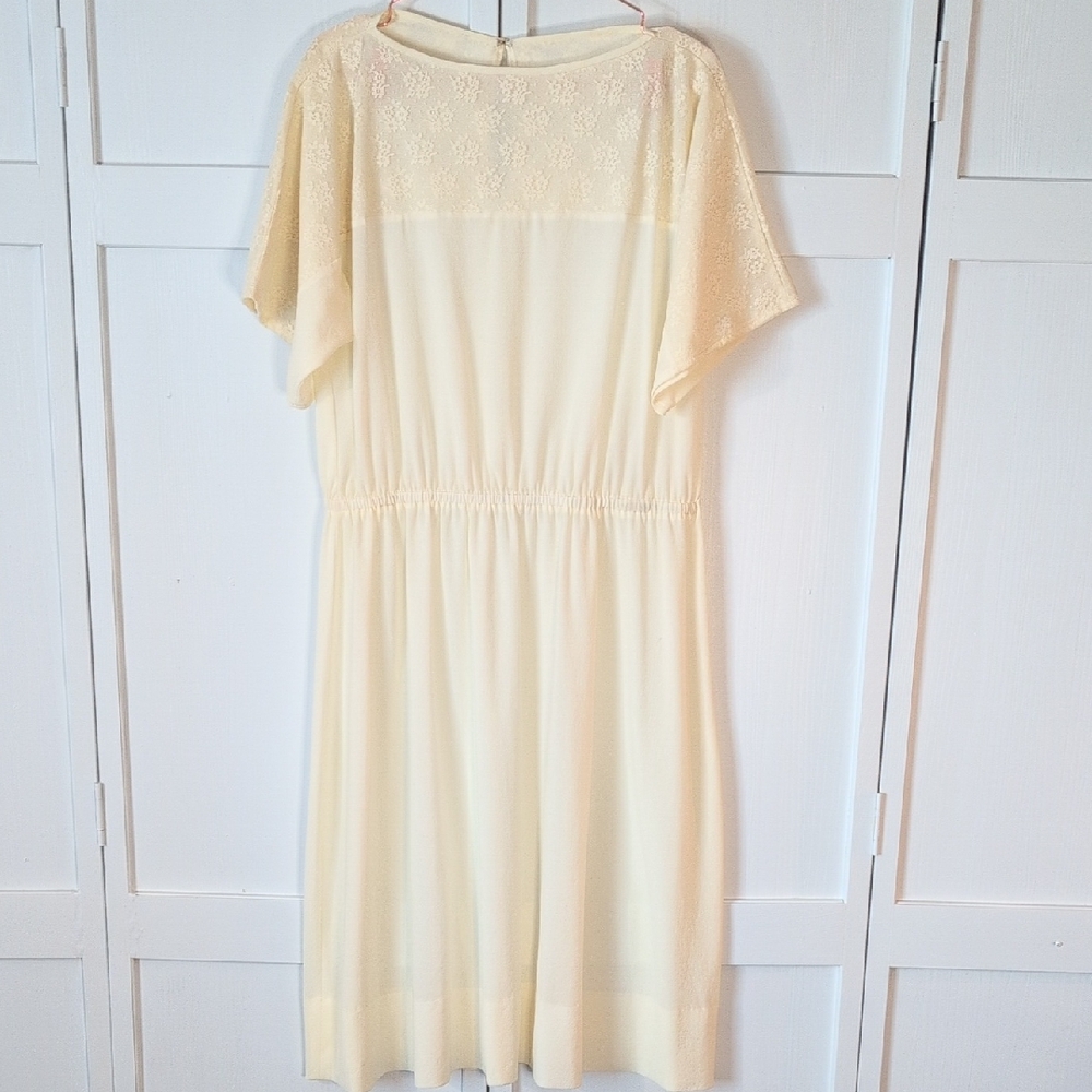 Vintage Cream Retro Style Midi Sheath Dress With Lace Detail